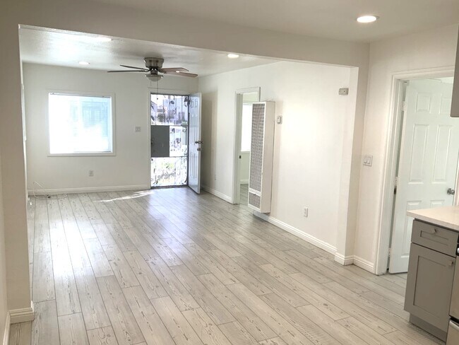 Building Photo - 1603 W 60th Pl
