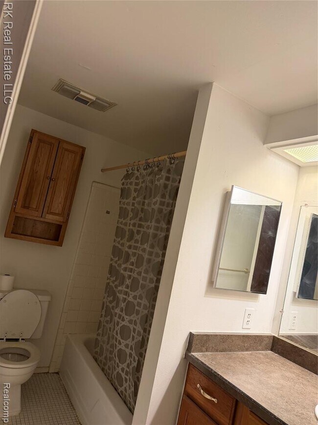 Building Photo - 8237 Kennedy Cir N