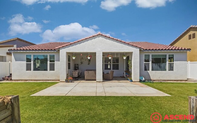 Building Photo - Spacious 4-Bedroom Home with Solar, In-Unit Laundry & Full Appliance Package!
