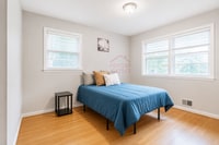 Building Photo - THE KNOLLVIEW | Spacious updated home just a 5-minute walk to bus 186, offering convenient and co...