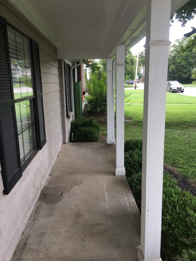 Building Photo - Sylvan Park!