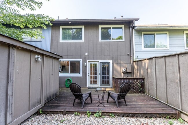 Building Photo - 110 Woodlake Dr
