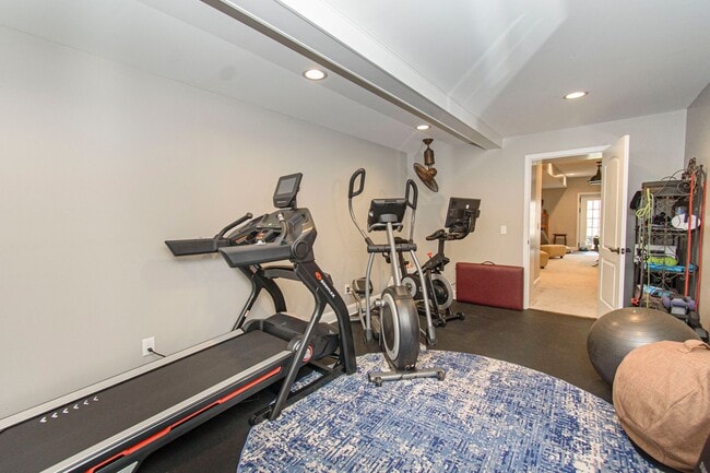 Building Photo - Spacious Home with Hot Tub, Fenced Yard an...