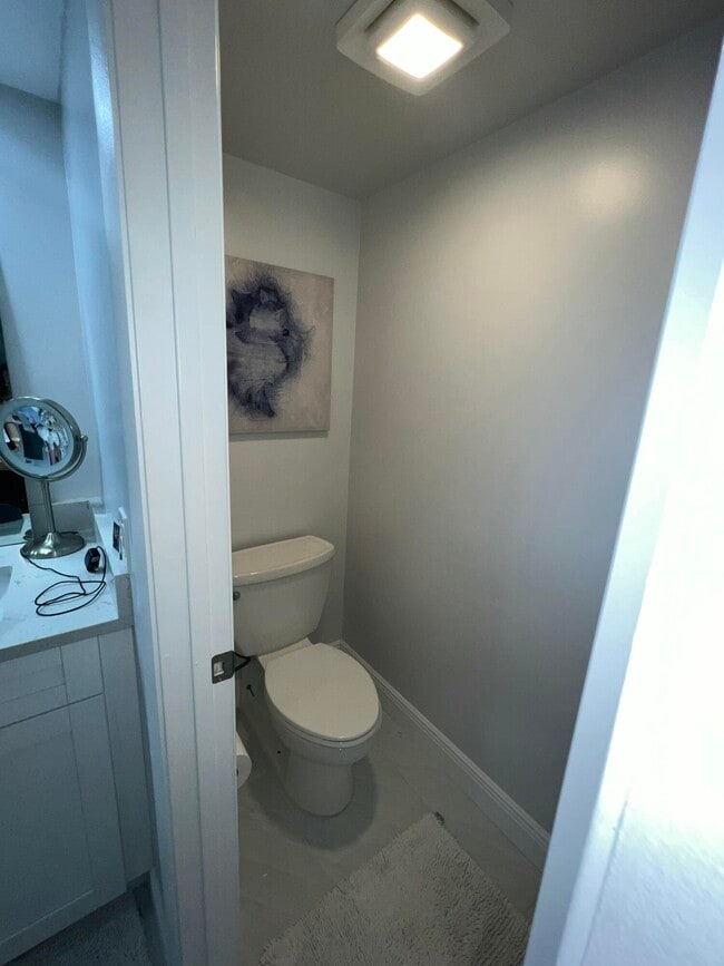 Building Photo - 2101 21st Ln