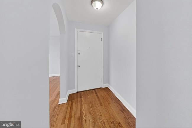 Building Photo - 4701 Ravenswood Rd