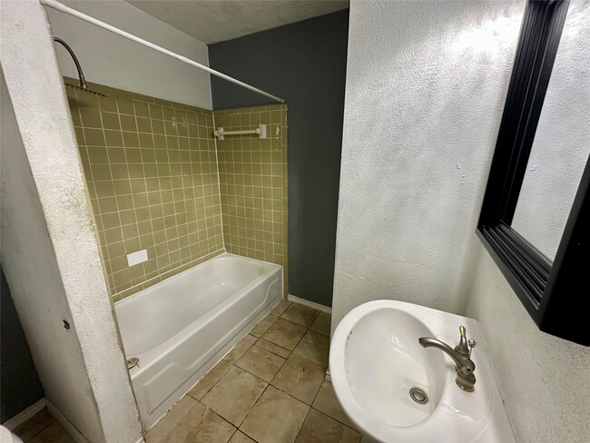 Building Photo - 13517 Castilian Dr