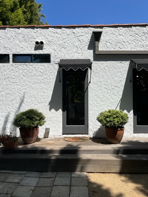 Building Photo - 517 N Sweetzer Ave