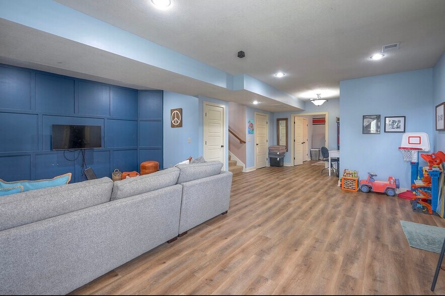 Building Photo - 10111 N Tullis Dr