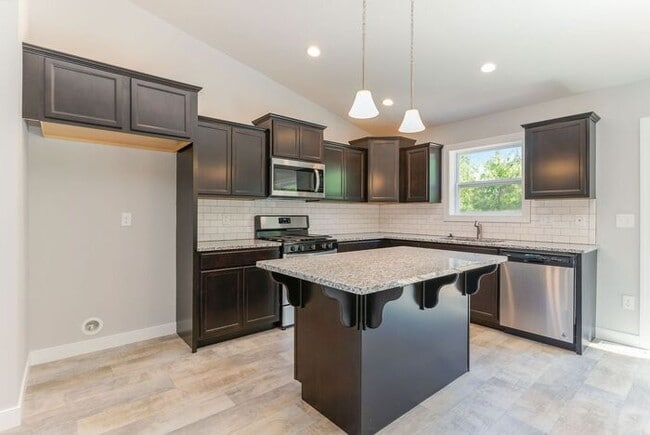 Building Photo - 1626 Carolyn Dr