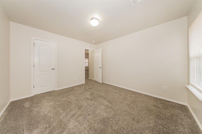 Building Photo - 4601 Wagner Lake Dr