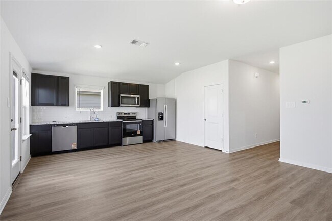 Building Photo - 121 Honey Bee Rd