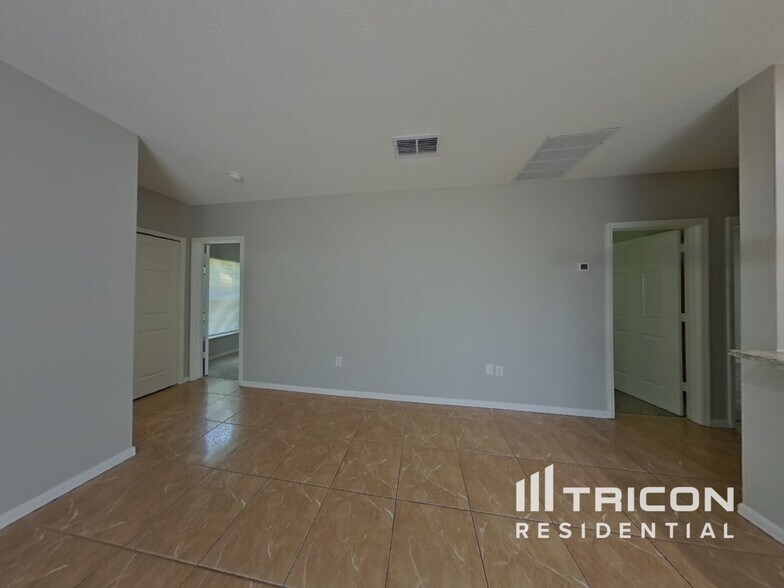 Building Photo - 853 Jarnac Dr