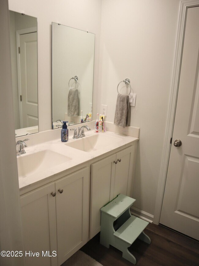 Building Photo - 404 Willet Ct