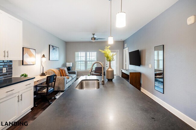 Building Photo - 918 Aventine Dr