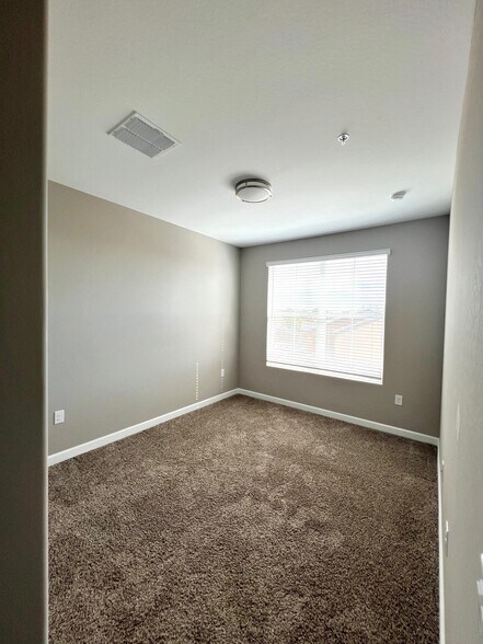 2nd bedroom - 1255 N Arizona Ave