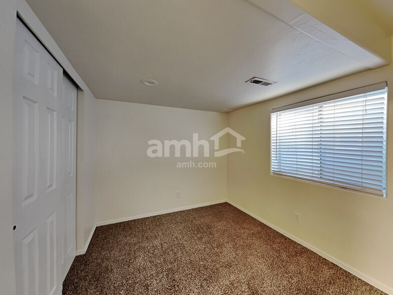 Building Photo - 1008 E 11780 S