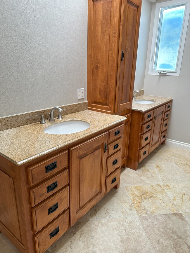 Primary bath - 4659 Park Dr