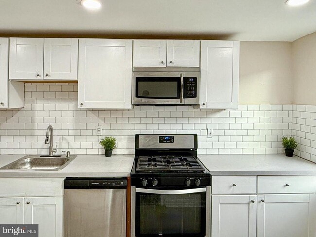 Building Photo - 116 W Berkley Ave