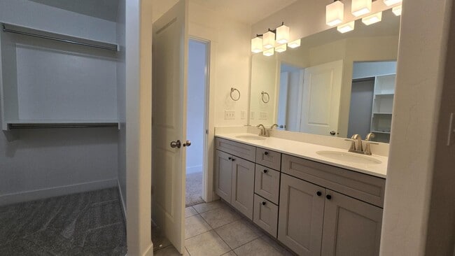 Building Photo - 12977 S Oberon Ln