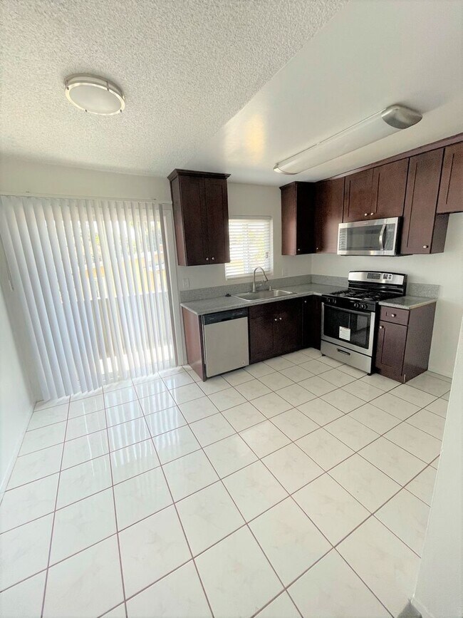 Interior Photo - 271 Parke St