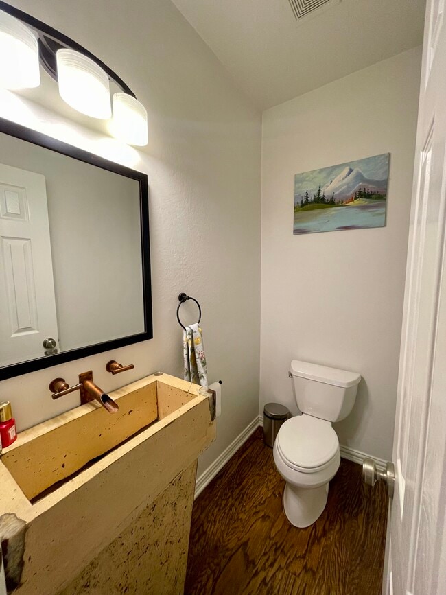 Building Photo - 3103 Hedgerow Dr