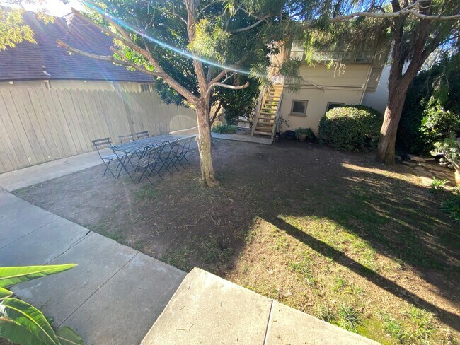 Building Photo - Cozy one bedroom one bath located on pch!