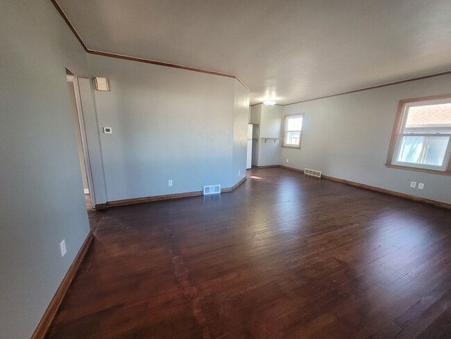 Building Photo - 2405 Maple St