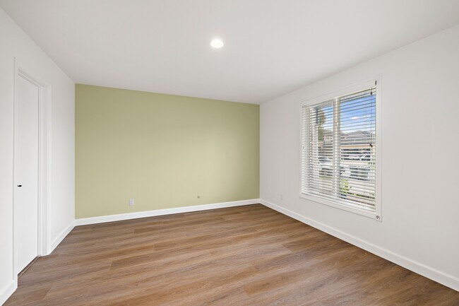 Building Photo - 20152 Redlands Dr