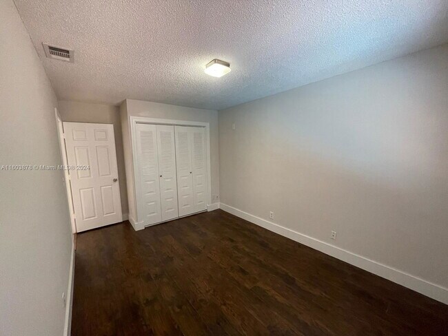 Building Photo - 15972 E Wind Cir