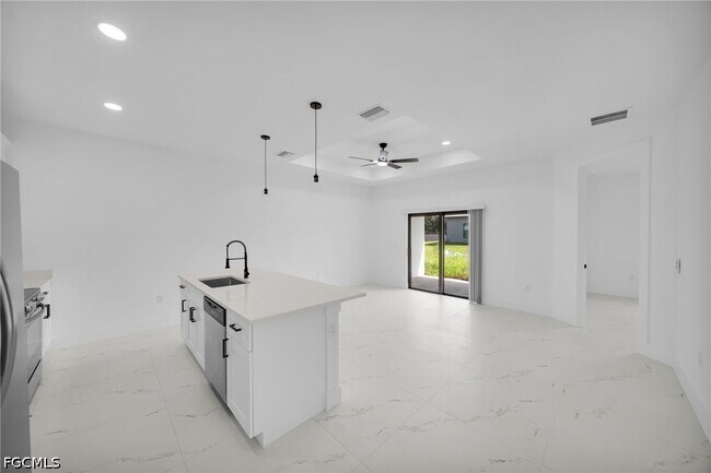 Building Photo - 4987 Fairway Ct