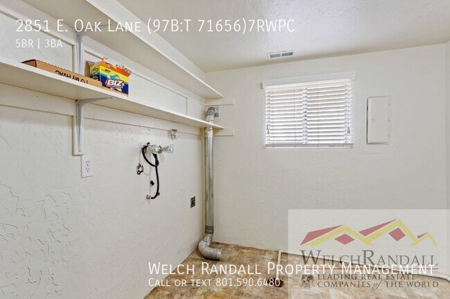 Building Photo - 2851 E Oak Ln