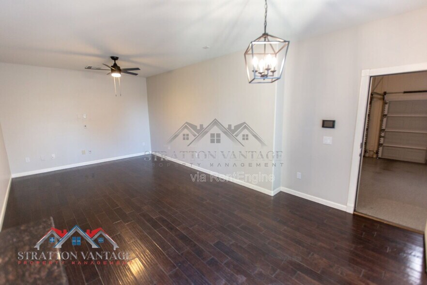 Building Photo - 829 S Huish Dr