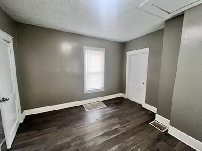 Building Photo - Cozy 2BR/1Ba house with garage