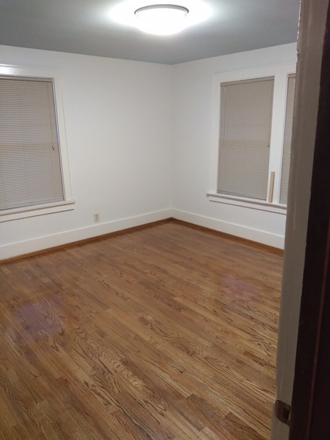Bedroom - 421 University Ave
