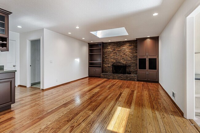 Building Photo - Spacious Saratoga Home with Great Outdoor ...