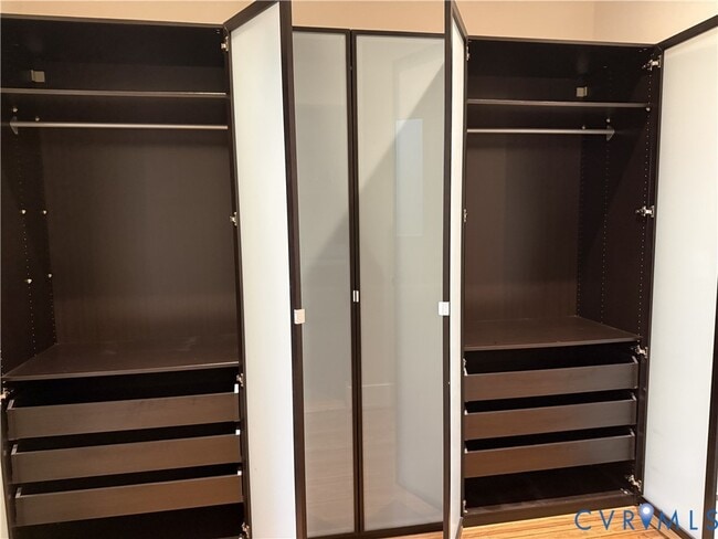 Building Photo - 105 E Broad St