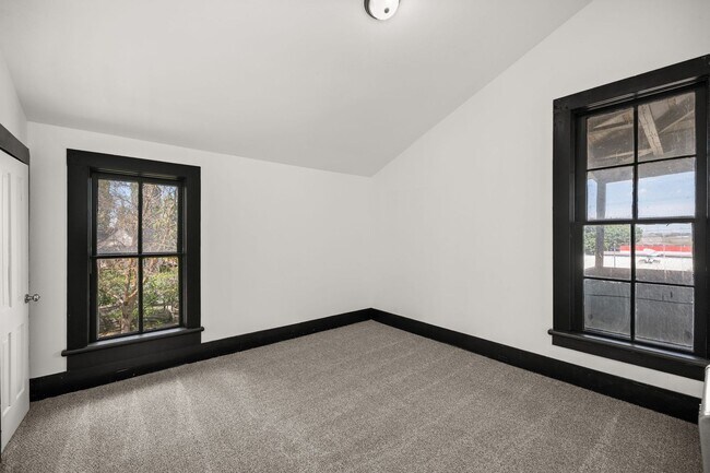Building Photo - 1116 Park St