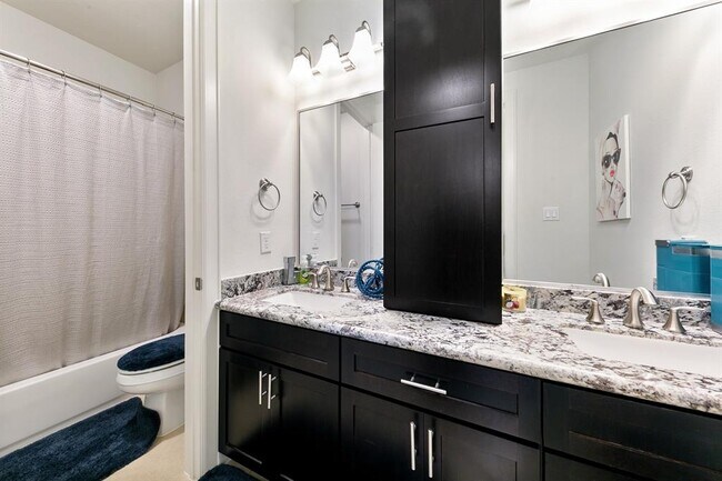 Building Photo - 5633 Petty St