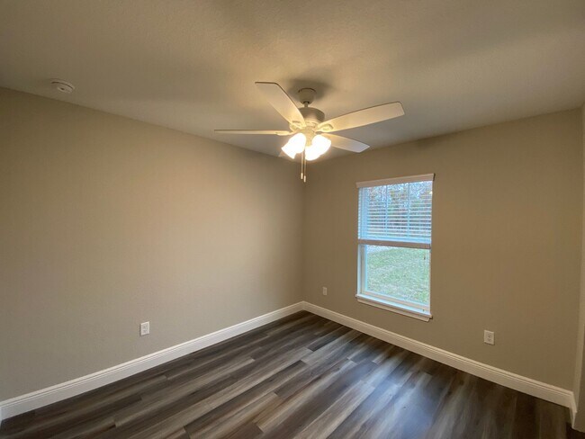 Building Photo - Custom Home - Desirable SE Ocala Neighborh...