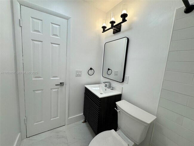 Building Photo - 4317 NE 21st Ave