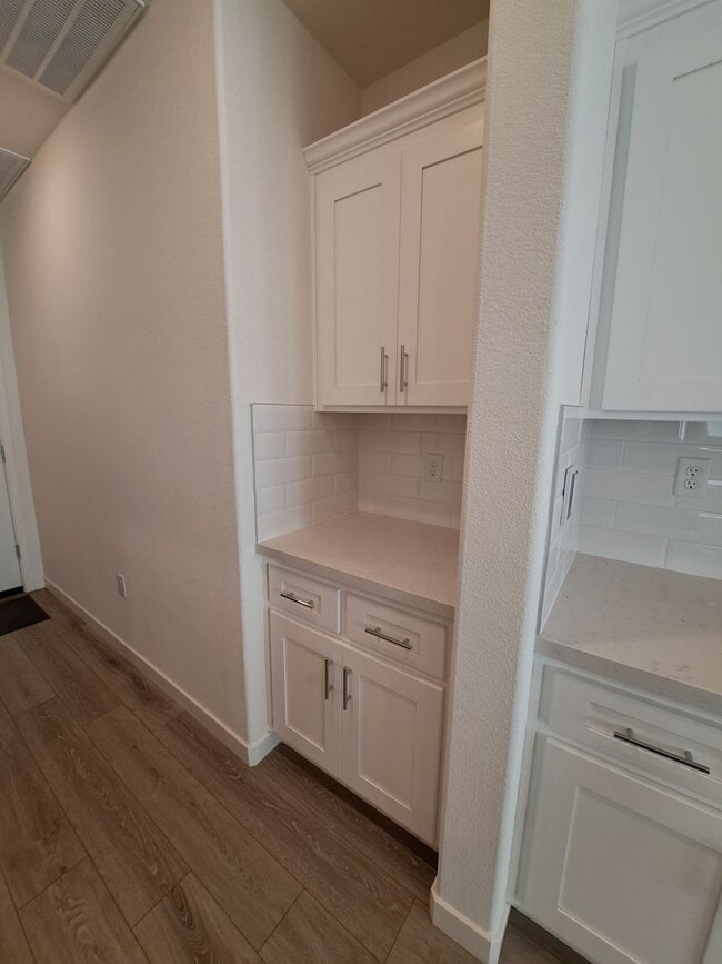 Building Photo - Gorgeous Smart Home is Clean & Loaded!  - ...