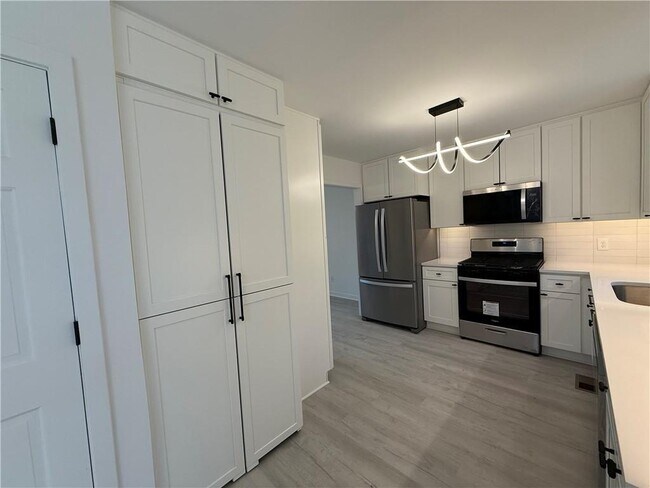 Building Photo - 3663 Heatherwood Dr NE