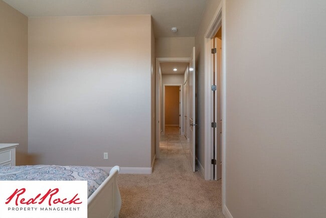 Building Photo - Minimally Furnished home in Little Valley!