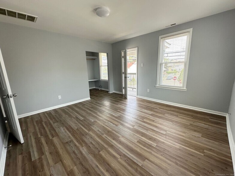 Building Photo - 227 Newfield Ave