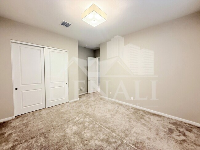 Building Photo - 1153 E Nolan Pl