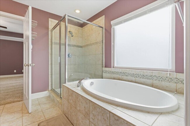 Building Photo - Welcome to Your Ideal Home: Where Luxury a...