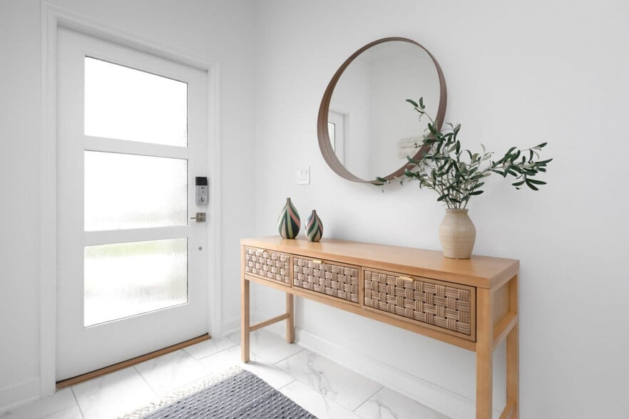 Building Photo - 994 Splash Shot Pl