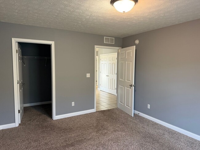 Building Photo - 186 Applewood Ln