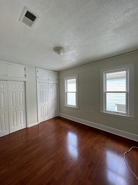 Building Photo - 1018 Kilsyth Rd