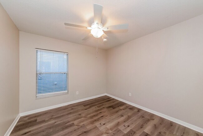 Building Photo - 406 Chimney Rock Dr